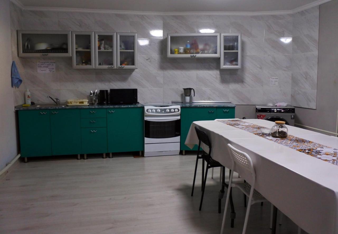 Ostello Almaty Backpackers Esterno foto