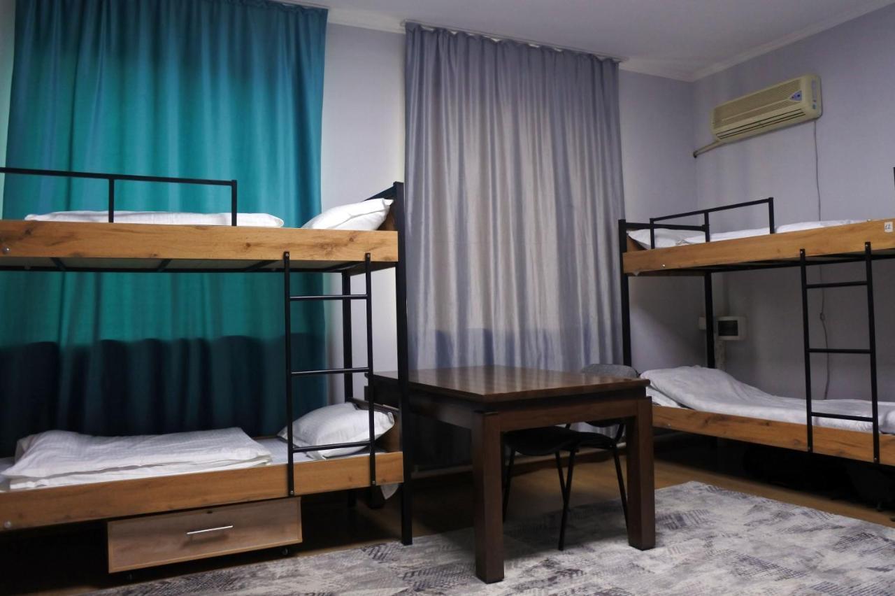 Ostello Almaty Backpackers Esterno foto