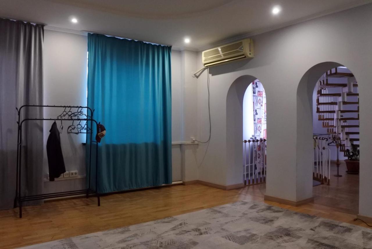 Ostello Almaty Backpackers Esterno foto