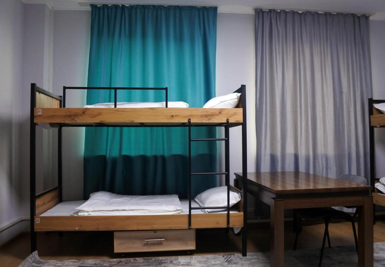 Ostello Almaty Backpackers Esterno foto