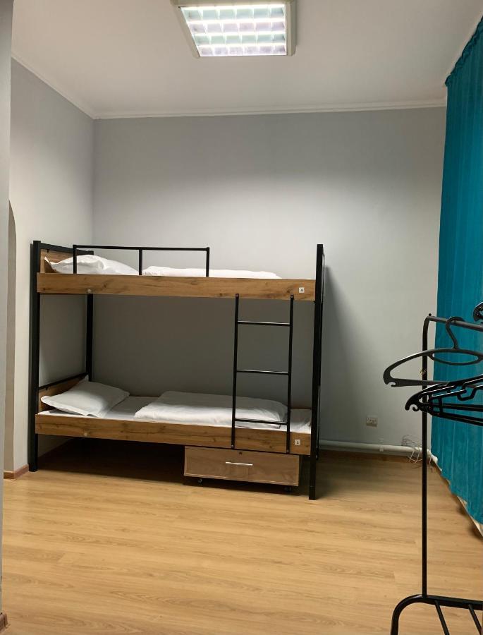 Ostello Almaty Backpackers Esterno foto