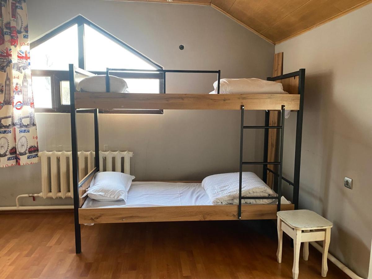 Ostello Almaty Backpackers Esterno foto