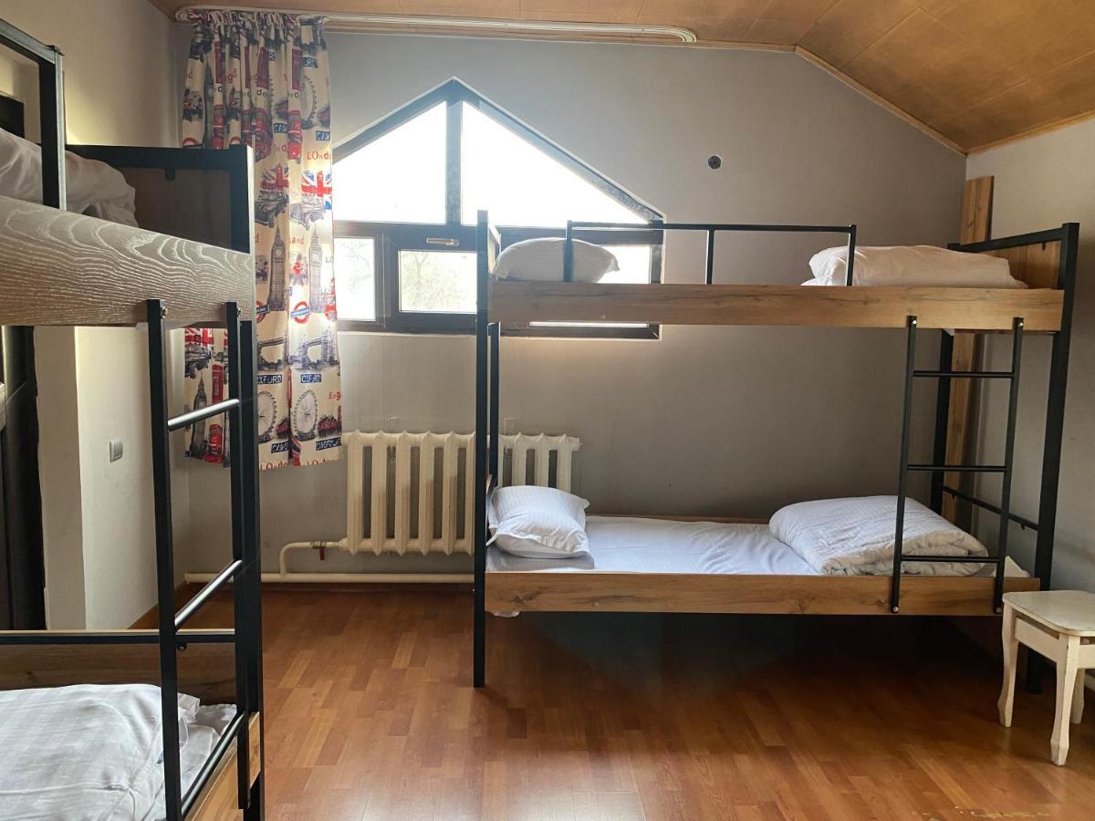 Ostello Almaty Backpackers Esterno foto