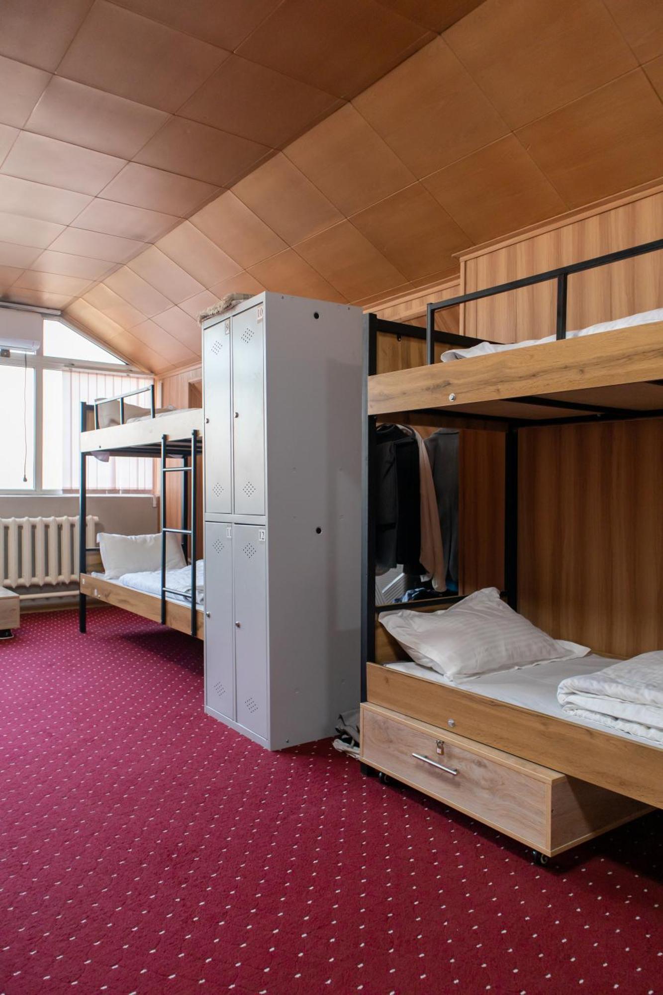 Ostello Almaty Backpackers Esterno foto