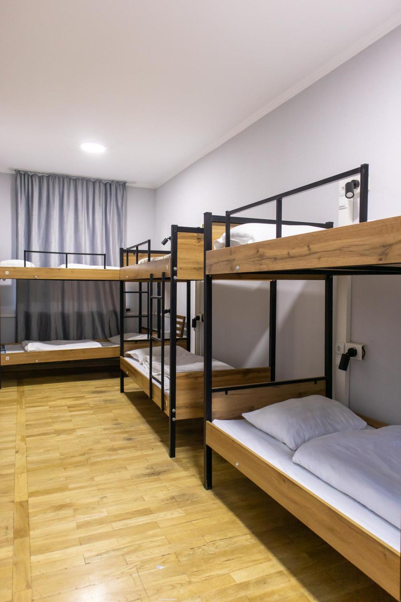 Ostello Almaty Backpackers Esterno foto