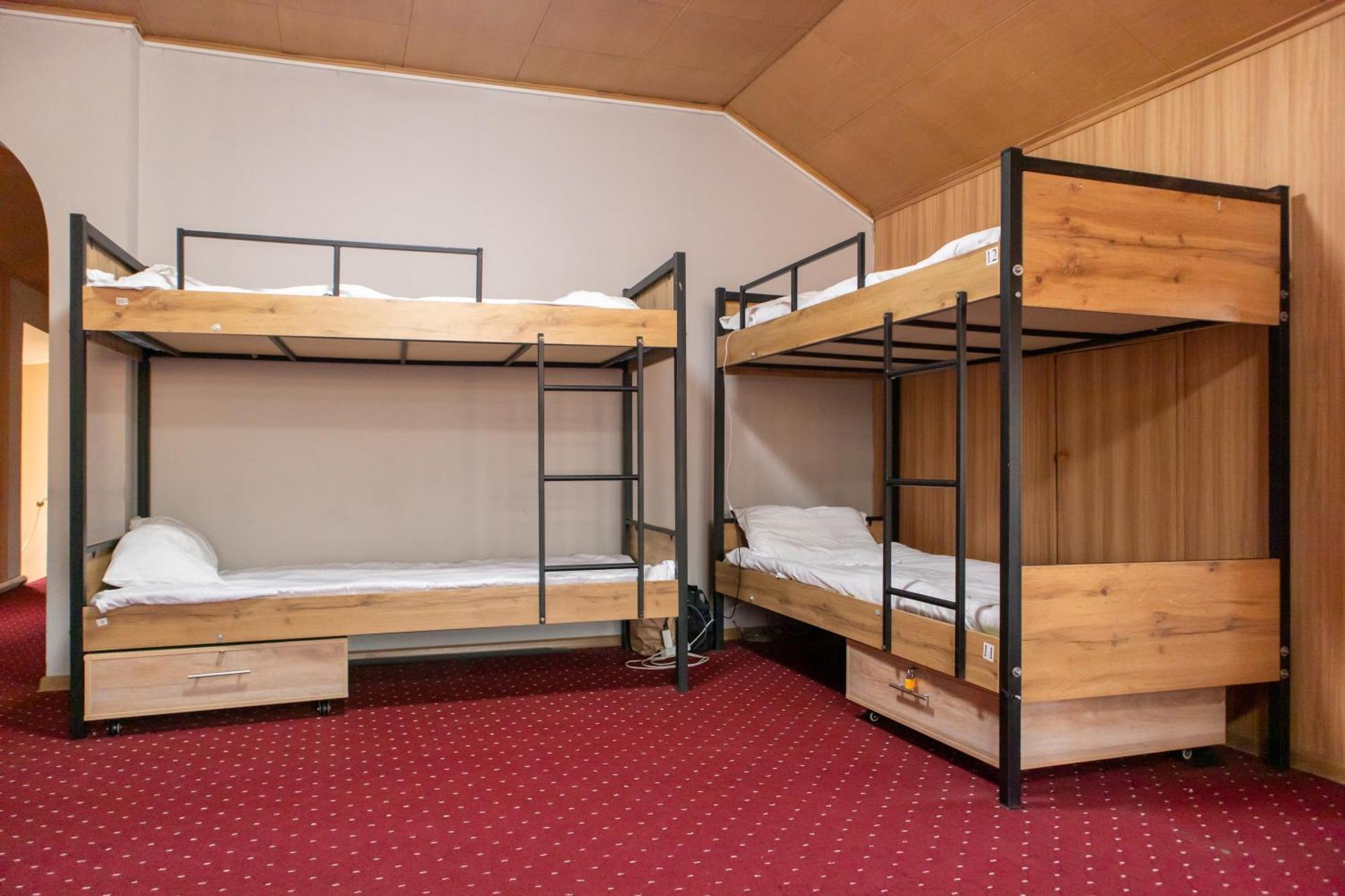 Ostello Almaty Backpackers Esterno foto